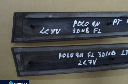 LISTWA BŁOTNIKA TYŁ VW POLO IV 9N HB 3D 01-05 LAK: LC9Z NR29