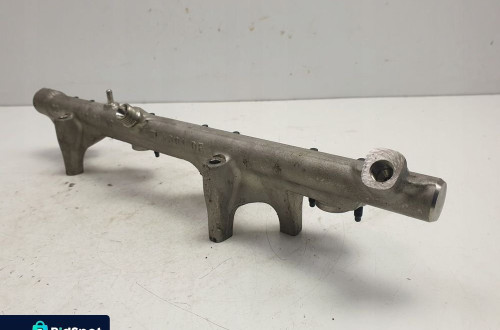 BMW F30 2.0 i LISTWA WTRYSKOWA paliwa 7639979