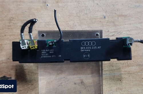 AUDI A4 B7 WZMACNIACZ ANTENY 8E5035225AF