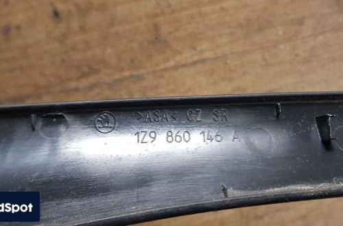 SKODA OCTAVIA II KOMBI NAKŁADKA NA RELING PRAWY PRZÓD 1Z9860146A