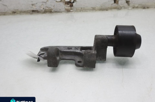 ŁAPA WSPORNIK ALTERNATORA FORD FIESTA MK7 1.4 TDCI
