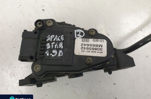 Mitsubishi Space Star 1.9 DI-D PEDAŁ GAZU M865642