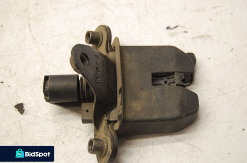 ZAMEK KLAPY BAGAŻNIKA TYŁ 1Z5827501D SKODA OCTAVIA II LIFT 1Z5827501C