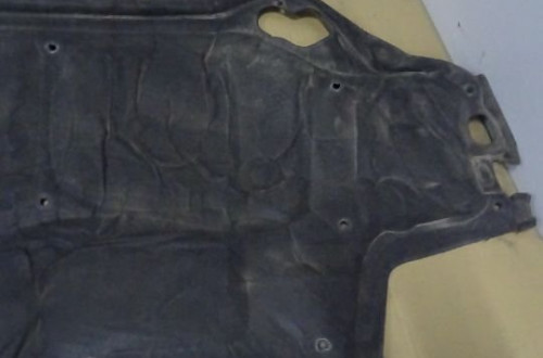 WYCISZENIE WYGŁUSZENIE MASKI MERCEDES W203 KOMBI 00-07 NR137