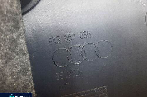 AUDI A1 8X 3D OSŁONA BOCZEK PRAWY 8X3867036