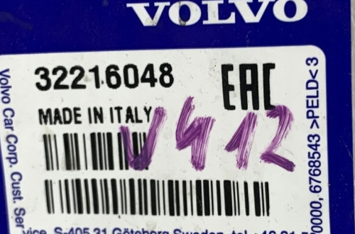 VOLVO XC60 II PRAWA LISTWA SŁUPKA C 32216048