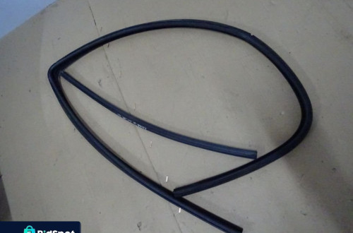 USZCZELKA DRZWI LEWY TYŁ OPEL ASTRA III H 04-06 5D HB NR157