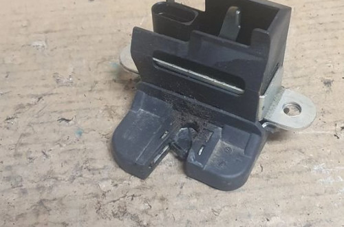 zamek klapy tylnej passat b6 kombi 1k6 827 505