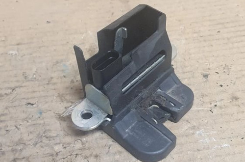 zamek klapy tylnej passat b6 kombi 1k6 827 505