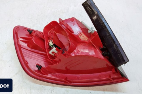 LAMPA PRAWY TYŁ W BŁOTNIK AUDI A6 C6 LIFT 4F9945096E ZAMIENNIK