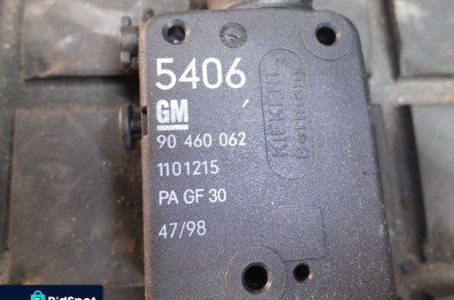 SIŁOWNIK KLAPY BAGAŻNIKA OPEL VECTRA B KOMBI 90460062