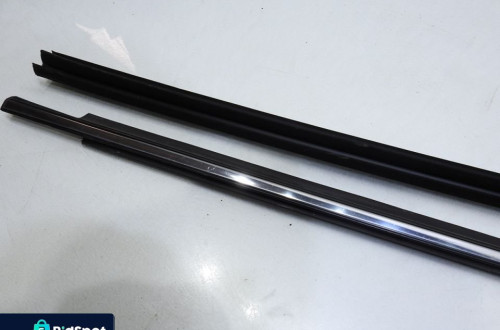 LISTWA ZGARNIAJĄCA LEWY TYŁ AVENSIS T25 KOMBI