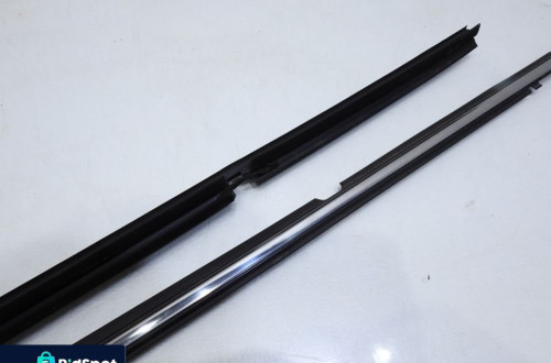 LISTWA ZGARNIAJĄCA LEWY TYŁ AVENSIS T25 KOMBI