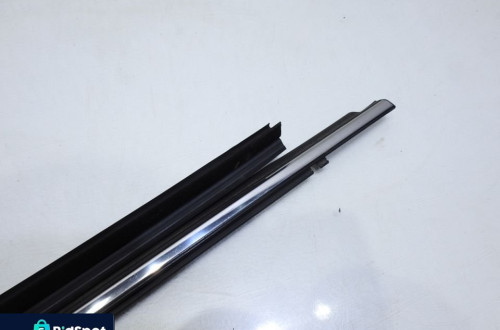 LISTWA ZGARNIAJĄCA LEWY TYŁ AVENSIS T25 KOMBI