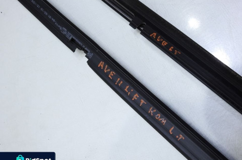 LISTWA ZGARNIAJĄCA LEWY TYŁ AVENSIS T25 KOMBI