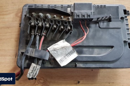 POLO IBIZA FABIA POKRYWA AKUKULATORA 6Q0937550R