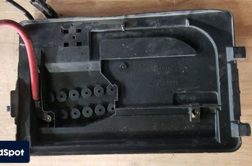 POLO IBIZA FABIA POKRYWA AKUKULATORA 6Q0937550R