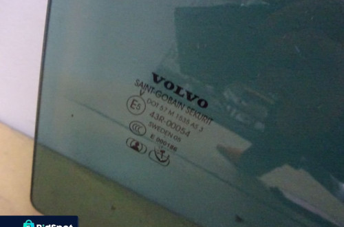 SZYBA BOCZNA DRZWI PRAWY TYŁ VOLVO XC70 I KOMBI 01-07 NR1031