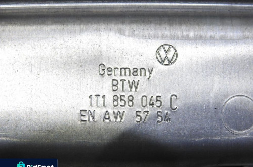 BELKA STELAŻ KONSOLI VW TOURAN I LIFT