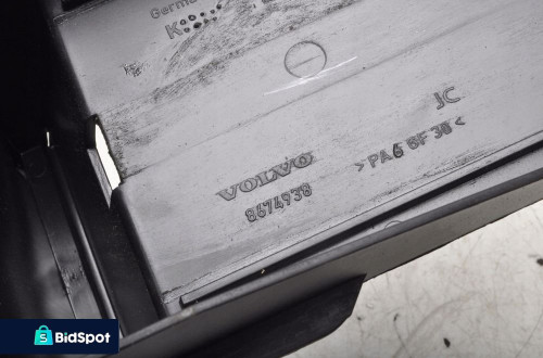 VOLVO XC90 UCHWYT NA KUBEK  8674938