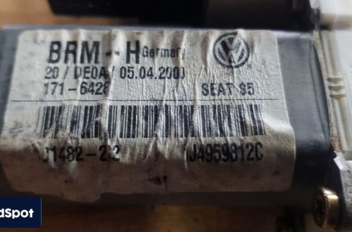 VW GOLF IV BORA SEAT LEON I TOLEDO II SILNICZEK SZYBY PRAWY TYŁ 1J4959812C