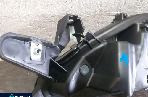 LAMPA PRZÓD PRAWA MITSUBISHI ECLIPSE CROSS LED