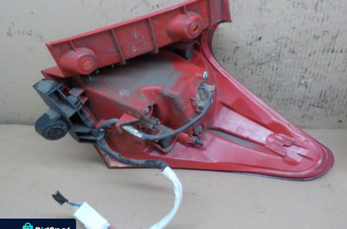 TOYOTA AURIS II LAMPA TYŁ