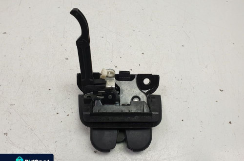 Audi A3 8P Lift ZAMEK KLAPY BAGAŻNIKA 8P3827520A