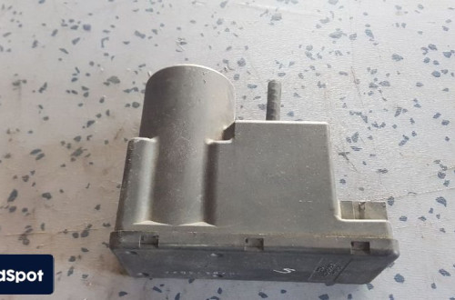 AUDI A4 B5 POMPKA CENTRALNEGO ZAMKA 4A0862257A