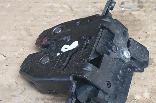 OPEL ADAM ZAMEK KLAPY BAGAZNIKA TYL 13587646