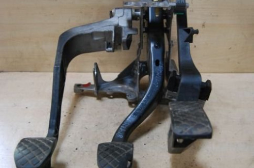 KOMPLET PEDAŁÓW HAMULEC SPRZĘGŁO 8D1721117E AUDI A6 C5 2.8 V6 8D1721117L