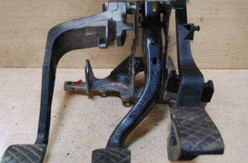 KOMPLET PEDAŁÓW HAMULEC SPRZĘGŁO 8D1721117E AUDI A6 C5 2.8 V6 8D1721117L