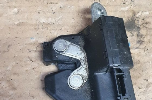 Zamek klapy bagażnika Fiat Grande Punto 55701971