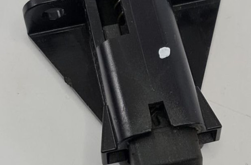 ZACZEP UCHWYT BAGAŻNIKA MERCEDES W212 A2048140001