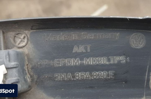 VOLKSWAGEN TIGUAN 5NA LISTWA NAKŁADKA BŁOTNIKA PRAWY TYŁ 5NA854820E