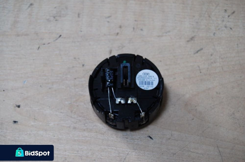 GLOSNIK BANG OLUFSEN 8R0035399B AUDI Q5 S-LINE