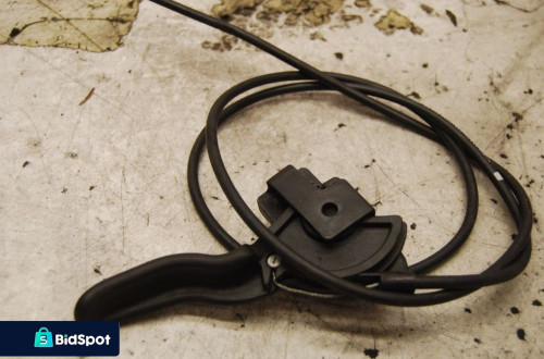 KLAMKA CIĘGNO OTWIERANIA MASKI 13128233 OPEL MERIVA A