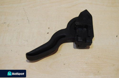 KLAMKA CIĘGNO OTWIERANIA MASKI 13128233 OPEL MERIVA A