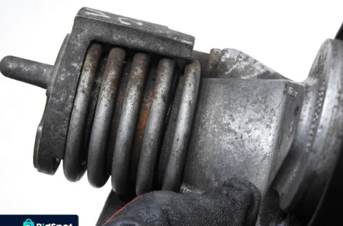 ROLKA NAPINACZ PASKA VOLVO V50 2.5 T5