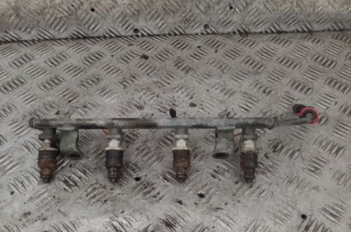 LISTWA WTRYSKOWA MITSUBISHI COLT 4 MR988977