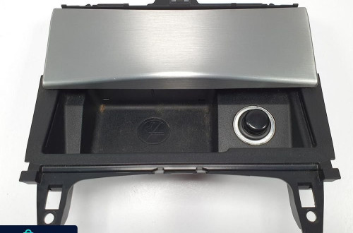 POPIELNICZKA GNIAZDO 12V MERCEDES W204 A2046800179