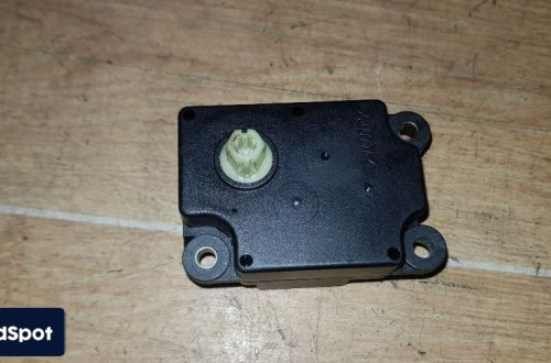 VOLVO S60 S80 V70 SILNICZEK KLAP NAWIEWU 75622
