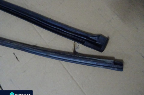 USZCZELKA GUMA SZYBY CZOŁOWEJ RENAULT LAGUNA II 5D HB NR27