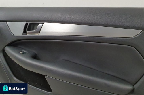 TAPICERKA BOCZEK DRZWI PRAWY MERCEDES W204 EUROPA
