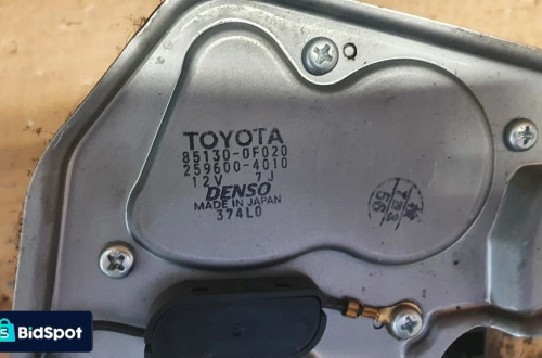 SILNICZEK WYCIERACZKI TYŁ TOYOTA YARIS II nr 0390201825 / 85130-0D020-F