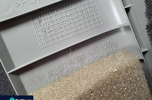 PLASTIK OSŁONA SŁUPKA A LEWA MERCEDES W204