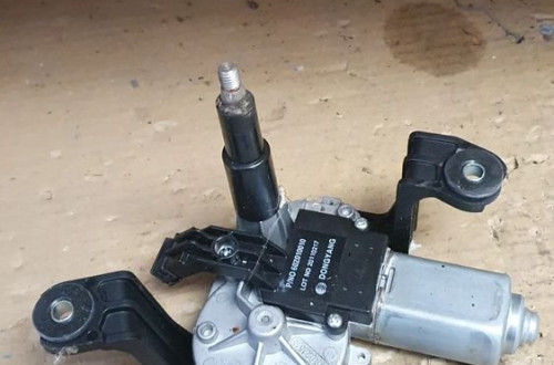 SILNICZEK WYCIERACZKI TYLNEJ  OPEL ASTRA J  nr 13256917