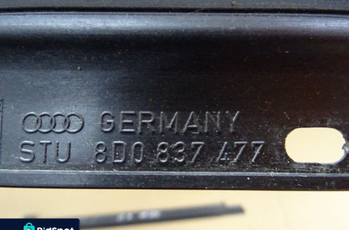 LISTWA ZGARNIAJĄCA DRZWI LEWA AUDI A4 B5 LIFT KOMBI NR93