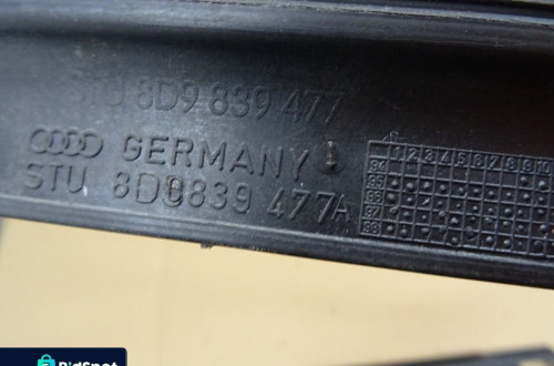 LISTWA ZGARNIAJĄCA DRZWI LEWA AUDI A4 B5 LIFT KOMBI NR93