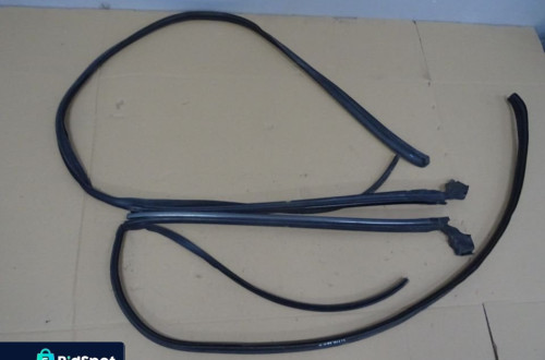 USZCZELKA GUMA LISTWA SZYBY MERCEDES W220 SEDAN NR151